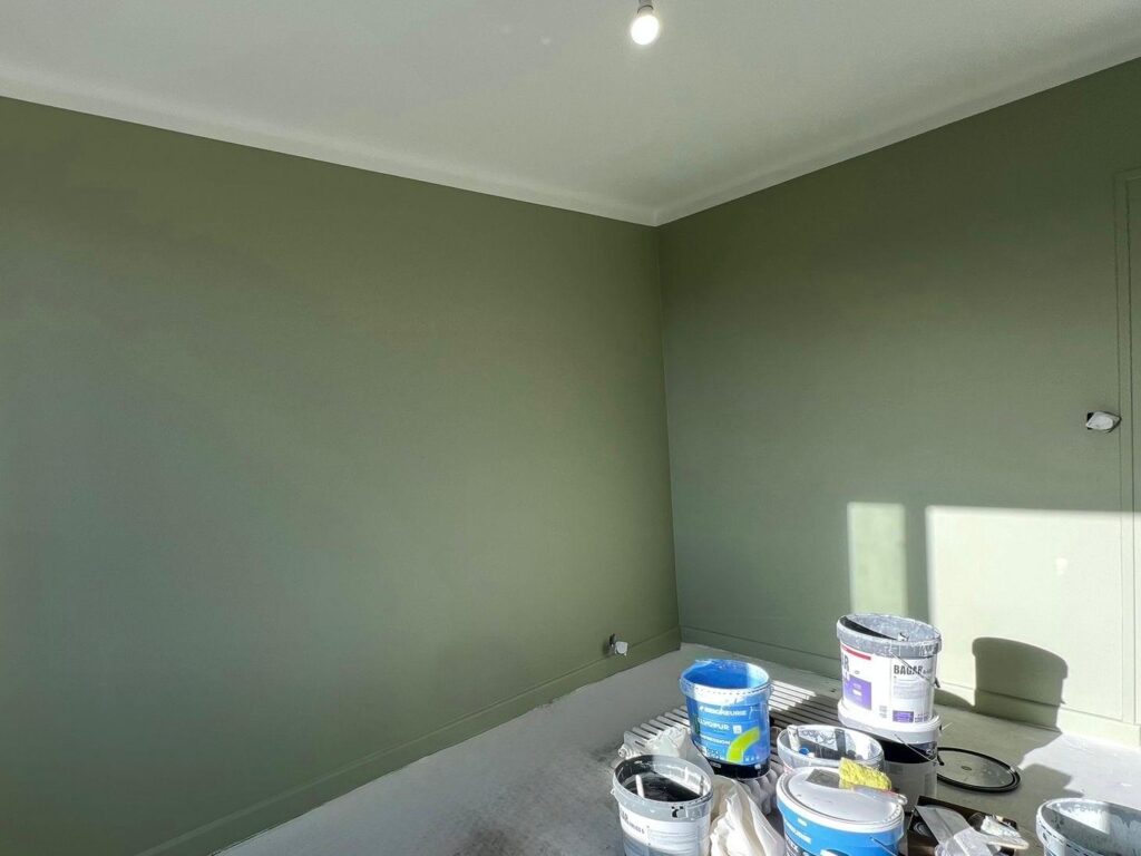mur peint en vert